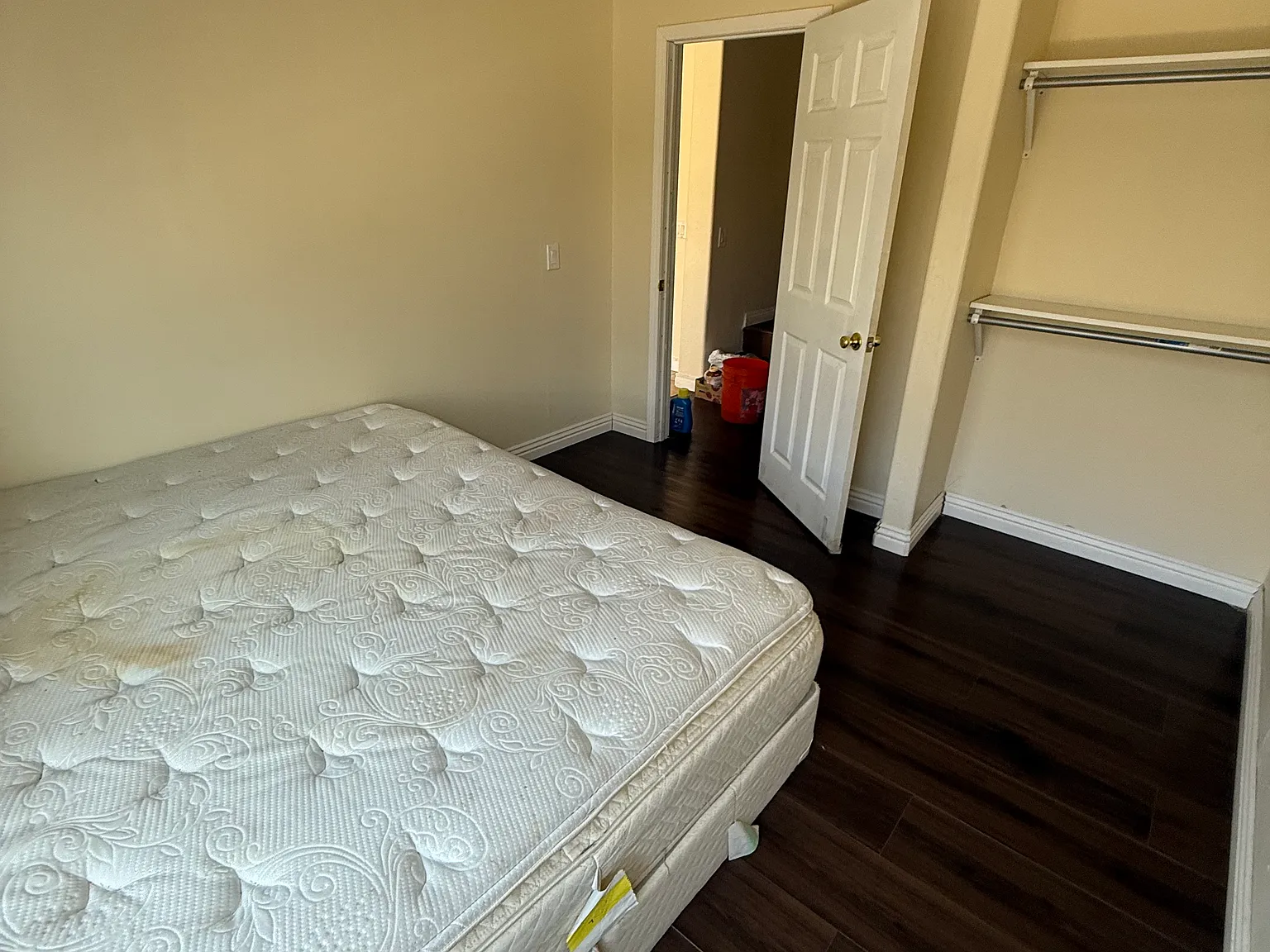 6 bed, 4100 sqft, $999 — Photo 3