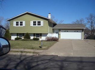 3395 Sunset Park Cir, Dubuque, IA 52002