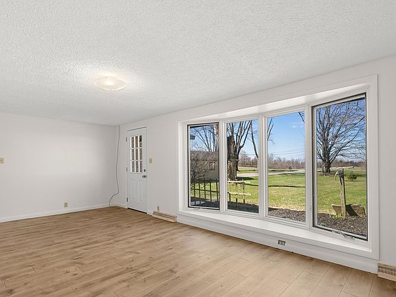 5th image of 3322 Tunnelton Rd