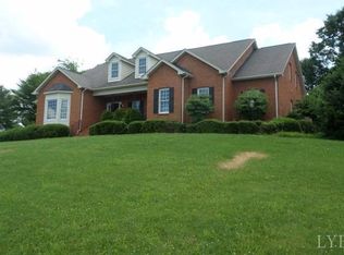 504 Ivy Lake Dr, Forest, VA 24551