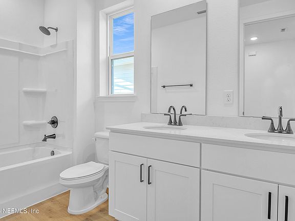4th image of 205 ENCLAVE Avenue