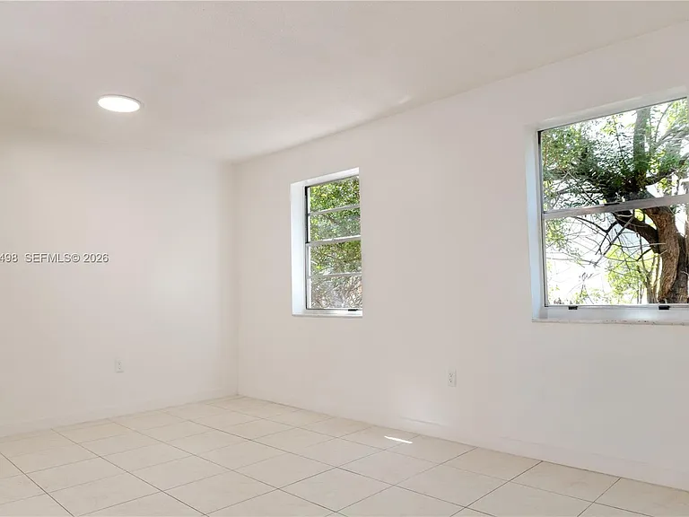 1525 NW 19th Ter #15 — Photo 5
