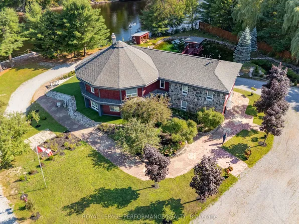 1371 Victoria St, Petawawa, ON K8H 2E9