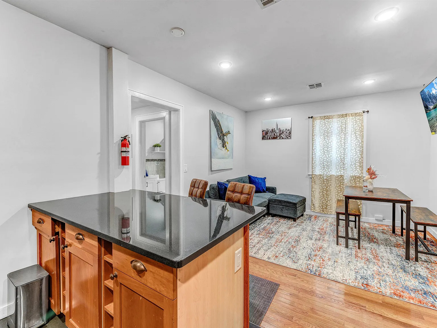5 bed, 5.0 bath, $7,900 — Photo 4