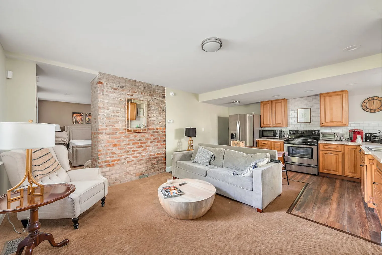 1 bed, 1.0 bath, 807 sqft, $1,966 — Photo 1