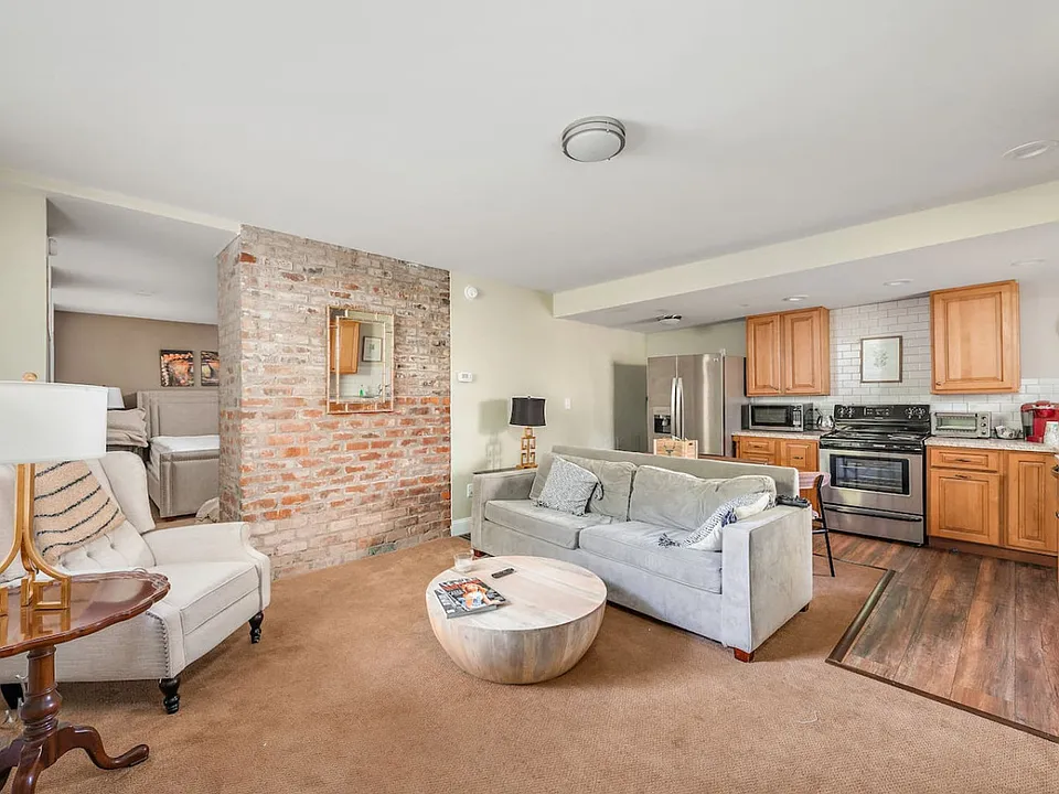 107 E Clifton Ave #ID1234537P