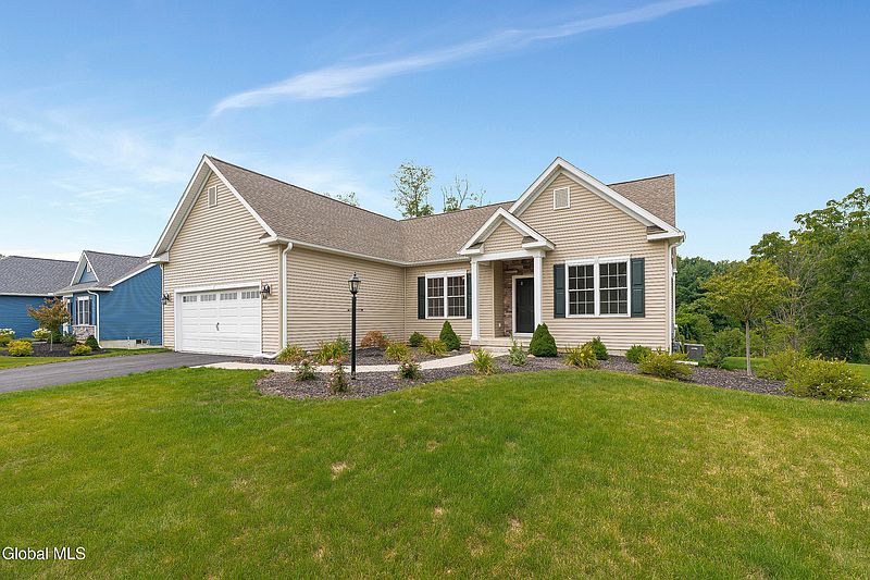 2nd image of 8 Summerhill Drive