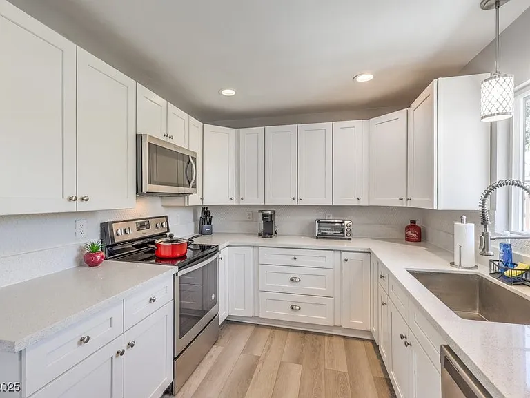 2400 Sherman Pl — Photo 12