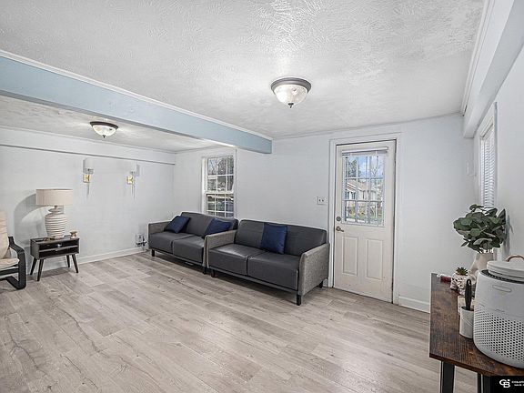 3rd image of 2826 Lillian St