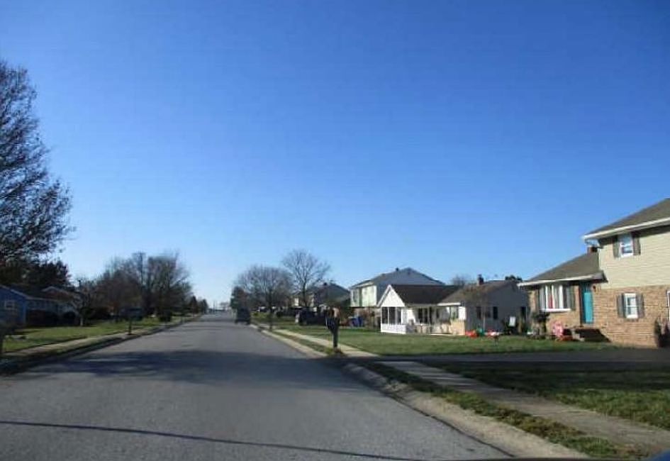 Exterior Neighborhood (street photo)