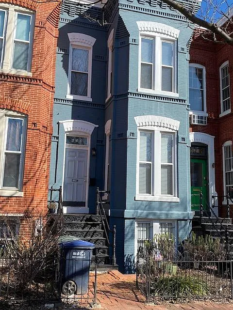 604 Constitution Ave NE #1