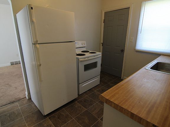 2nd image of 344 Basalt St