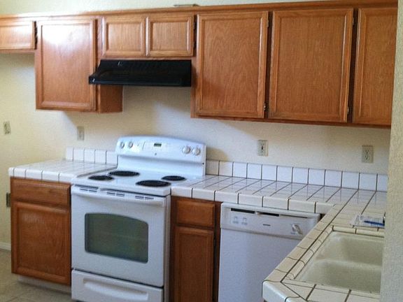 4th image of 2261 Huntington Dr