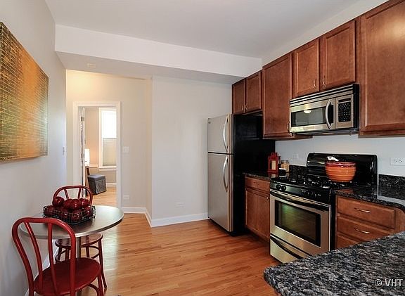 5th image of 4012 N Albany Ave #A-2