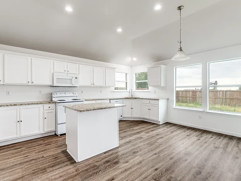 311 Charleston Dr — Photo 6