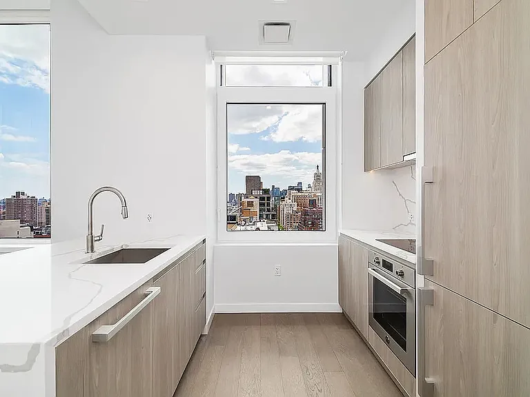 200 E 23rd St #18E — Photo 2