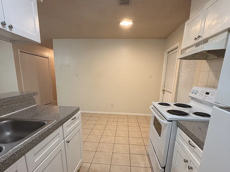 810 W Olmos Dr — Photo 8