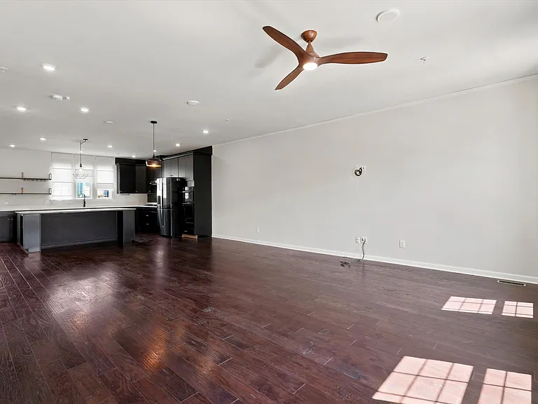 443 Tall Oaks Dr — Photo 2