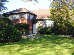 361 Divot Rd, Oceanside, NY 11572