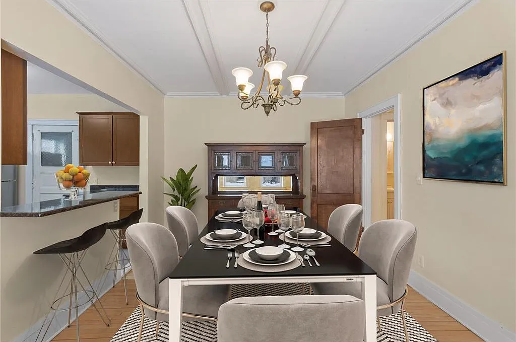 2 bed, 1.0 bath, 1340 sqft, $1,995 — Photo 3