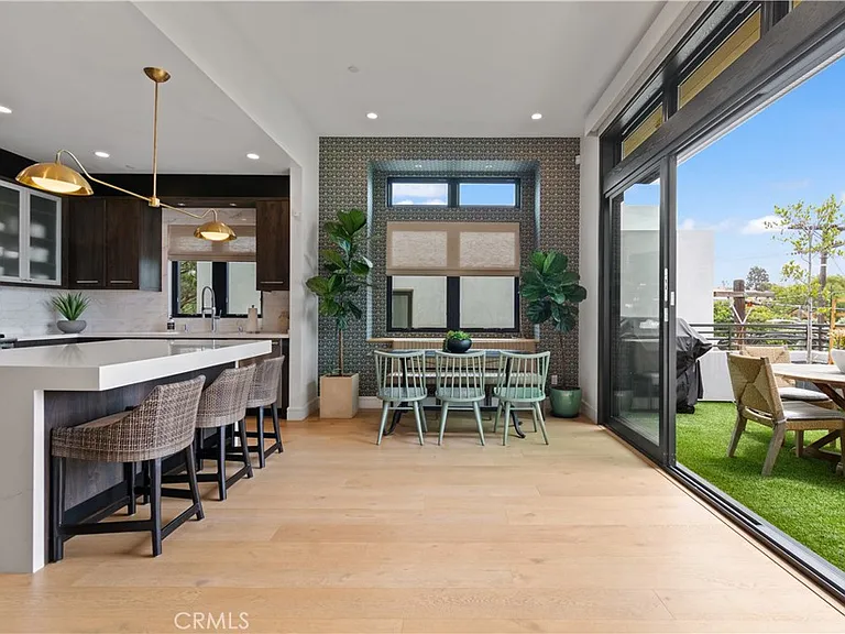 802 Bard St — Photo 1