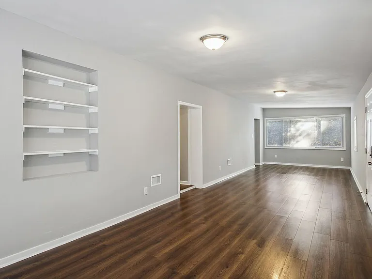1932 Beech Street — Photo 2