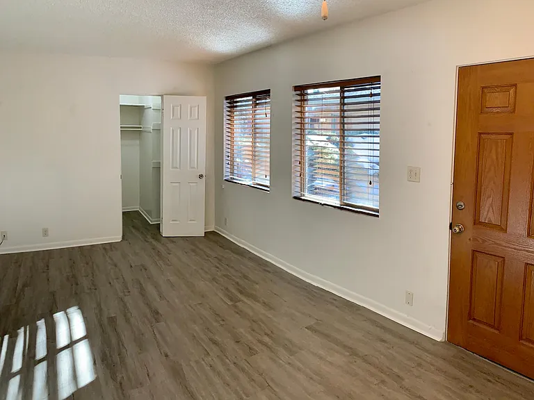 709 W Grand Canyon Ave — Photo 2