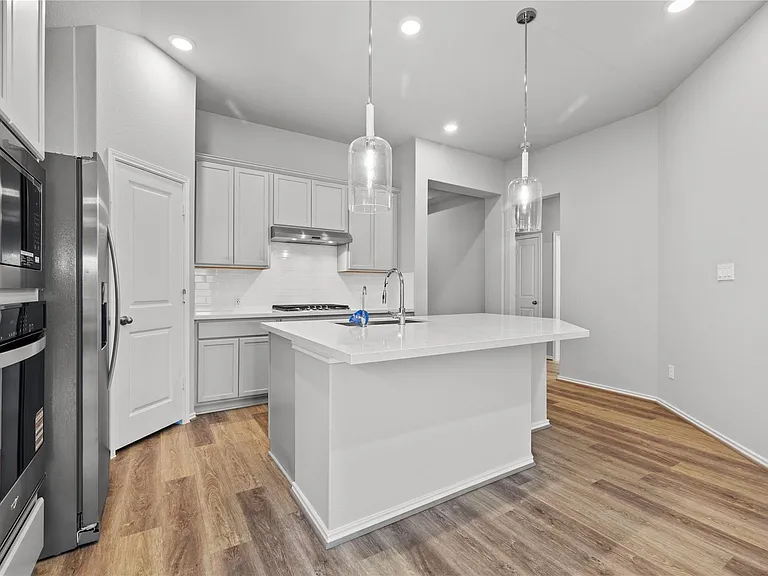 10414 Starfire Yellow Dr — Photo 12