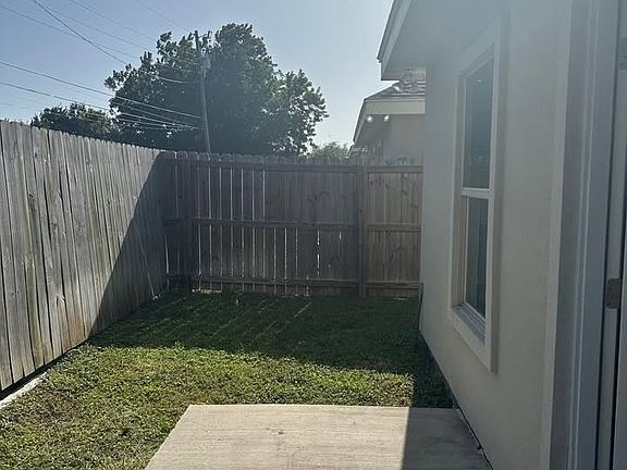 3rd image of 2105 Canyon Rd #1