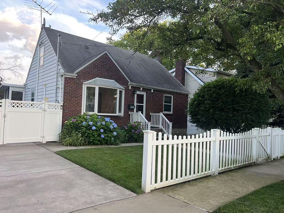 1st image of 414 Clawson St