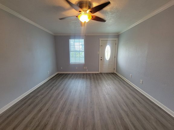 4th image of 2215 Victory Ave