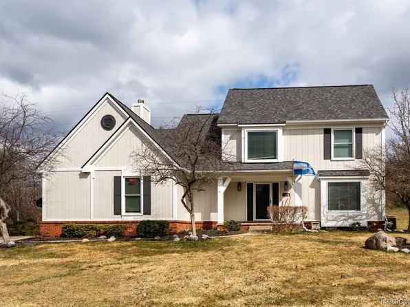6775 Canterbury Ln, Clarkston, MI 48348