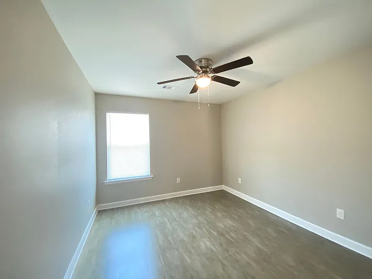 103 Redbud Ct — Photo 6