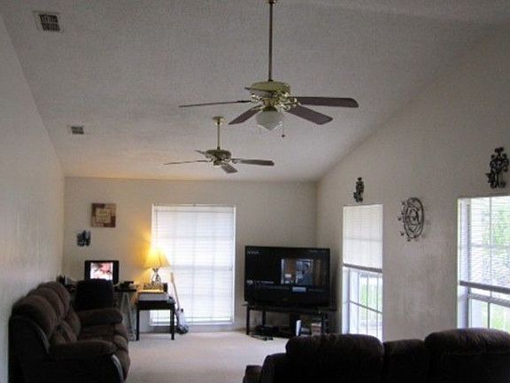 4th image of 963 Sand Crest Dr