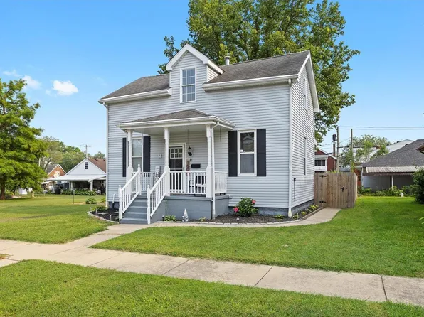 1004 9th St, Highland, IL 62249