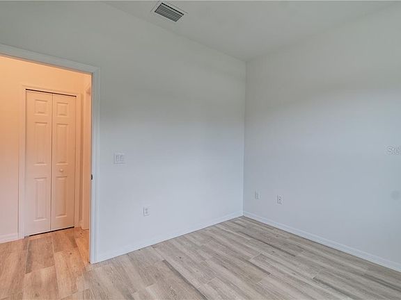 5th image of 13604 Marilyn Ct
