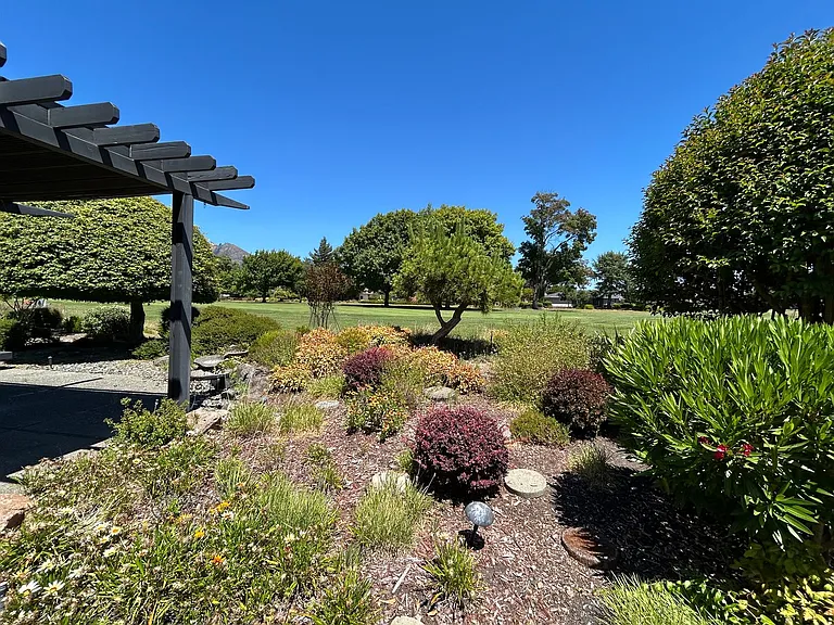 266 Valley Oaks Dr — Photo 22