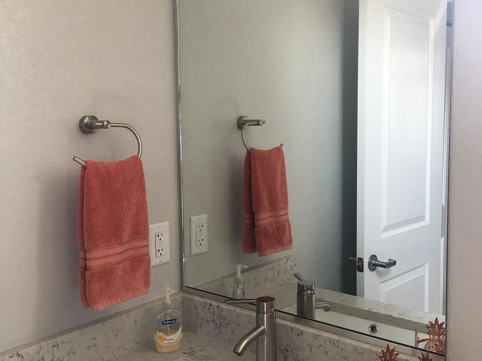 908 Blondel St — Photo 3