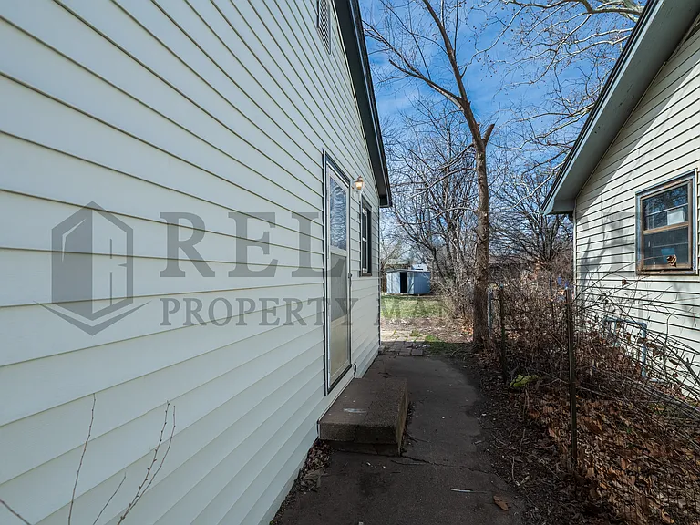 2239 S Millwood Ave — Photo 2