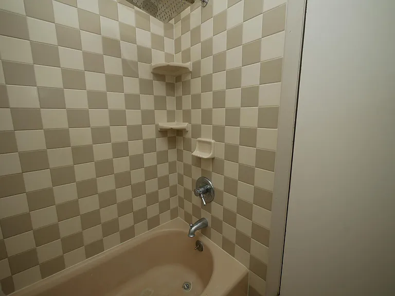 67 Robertson St — Photo 5