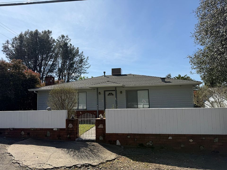 1st image of 1840 Grand Coulee Blvd