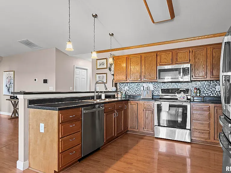 2721 Carl Prairie Dr — Photo 21