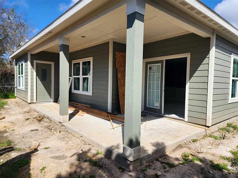 213 Adoue Ave — Photo 31