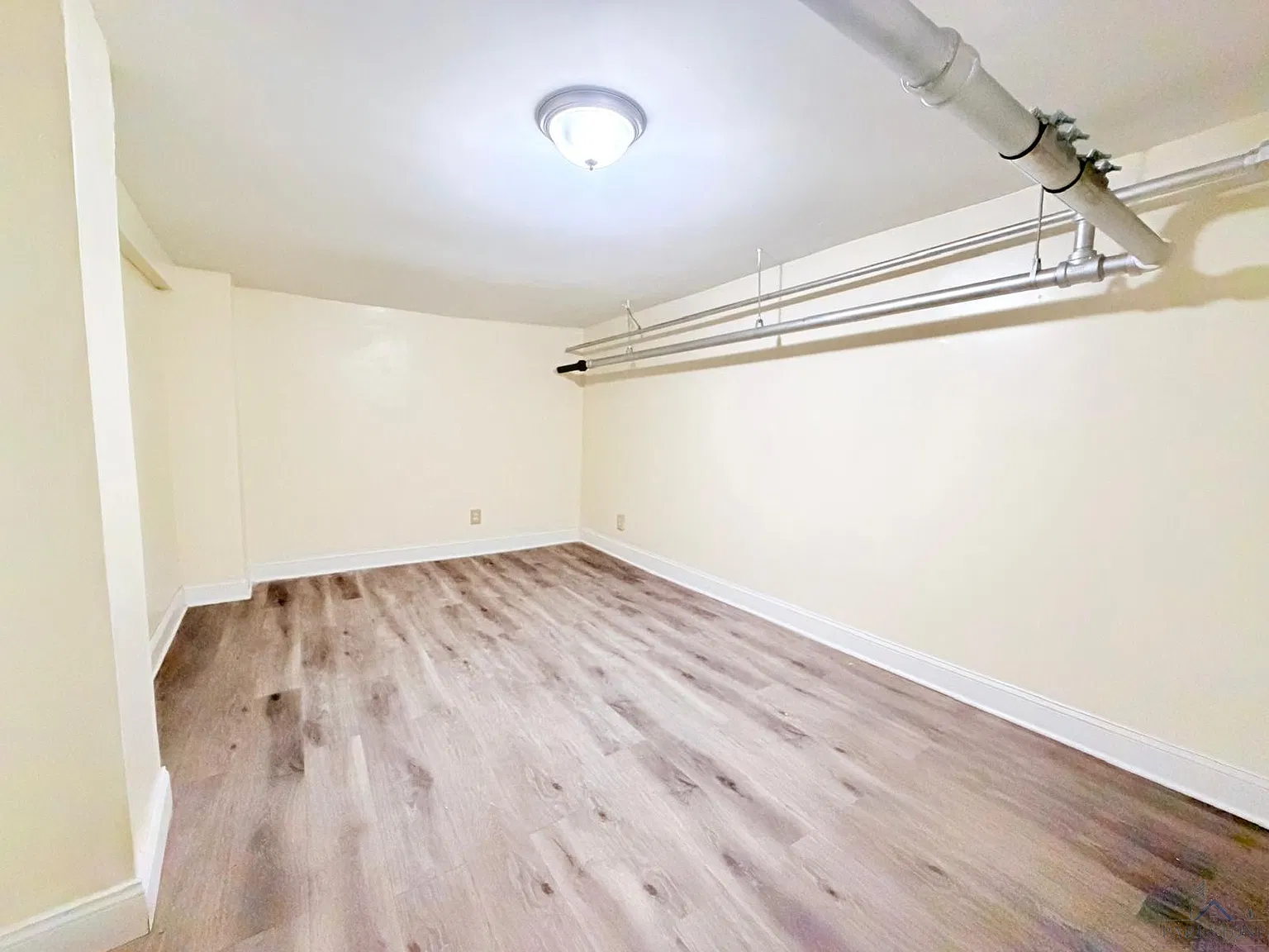 2 bed, 850 sqft, $1,800 — Photo 4