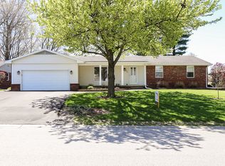 807 Park Hills Dr, Effingham, IL 62401