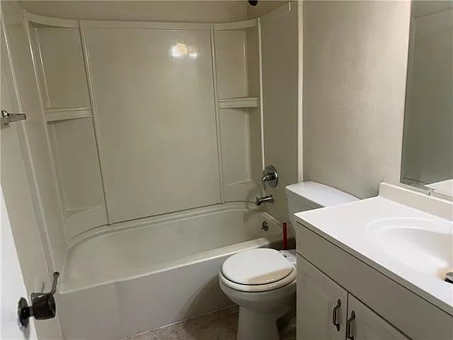 3304 Delaware Ave #B — Photo 9