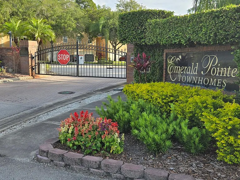 16302 Parkstone Palms Ct — Photo 37