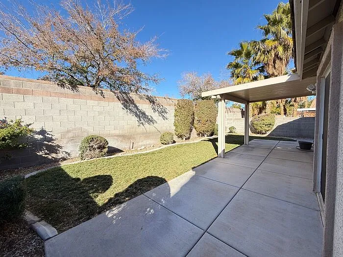 1433 Iron Springs Dr — Photo 10