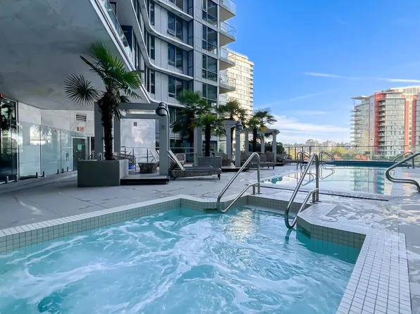 68 Smithe St #1205, Vancouver, BC V6B 0P4