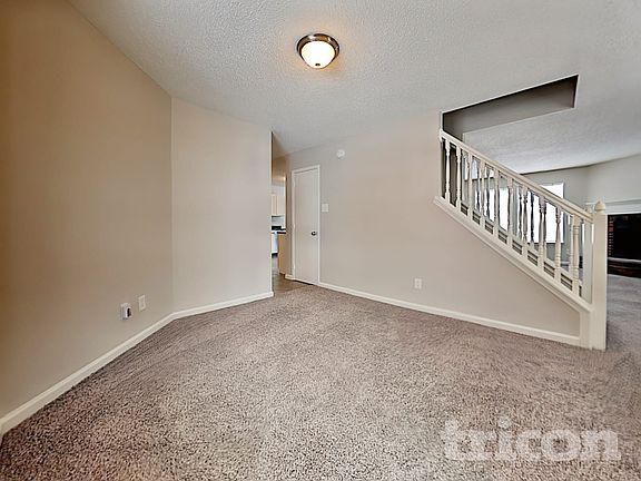 4th image of 127 Snowflake Cir